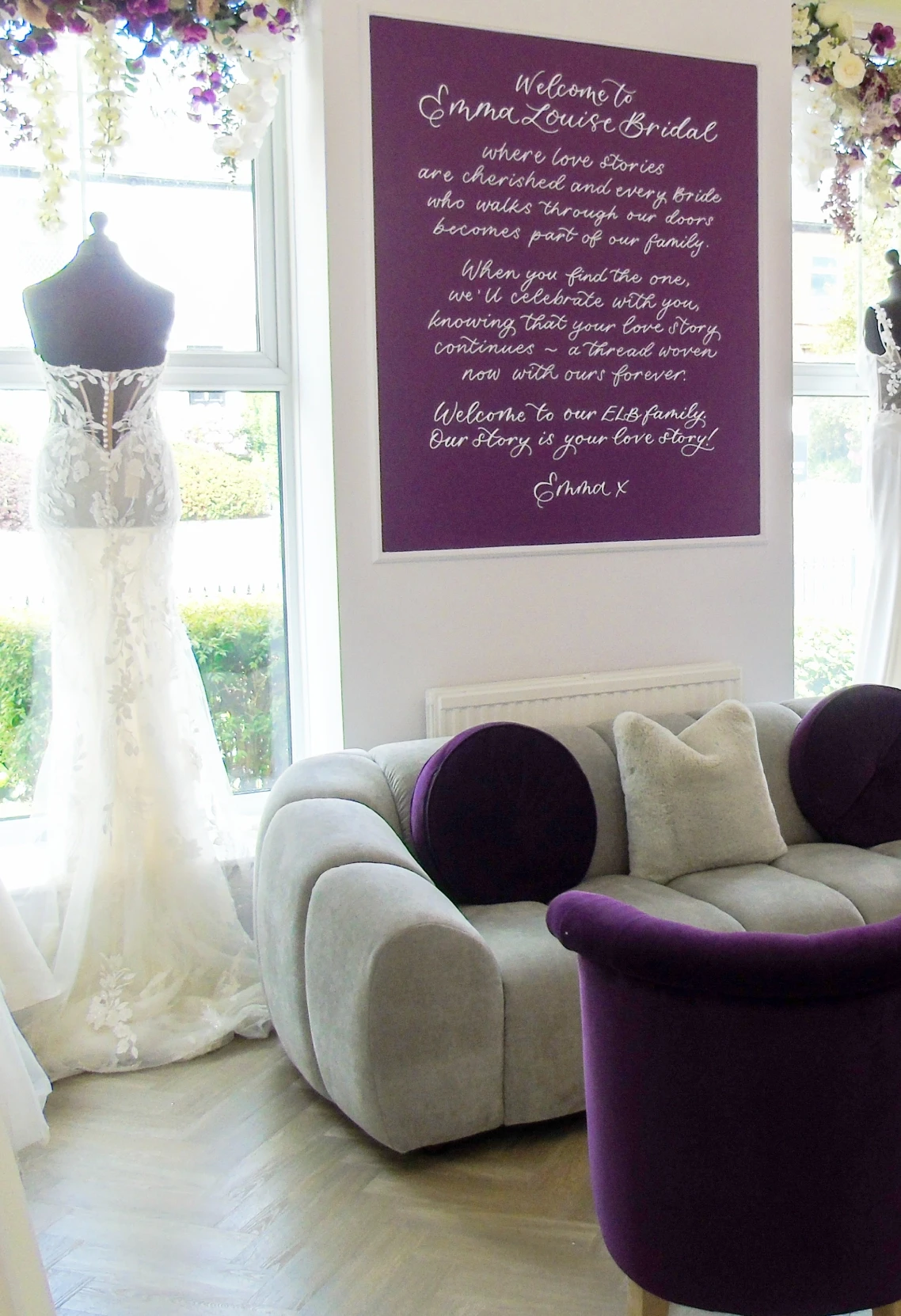 Photo of the bridal gowns - Mobile Image