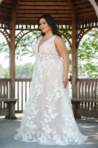 Essense of Australia Every Body Every Bride Harper #5 thumbnail