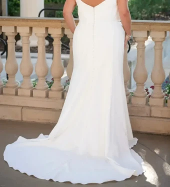 Essense of Australia Every Body Every Bride Dior #2 thumbnail