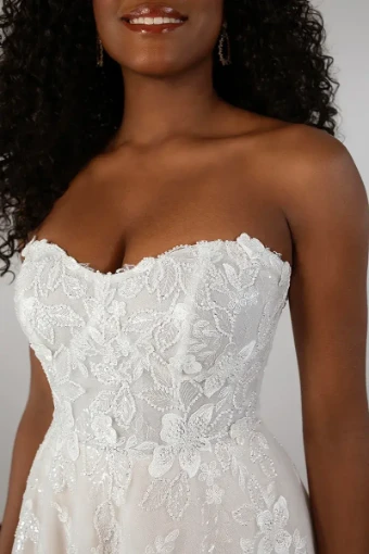 Essense of Australia Every Body Every Bride Carys #1 thumbnail