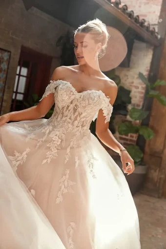 Essense of Australia Every Body Every Bride Gabrielle #2 thumbnail