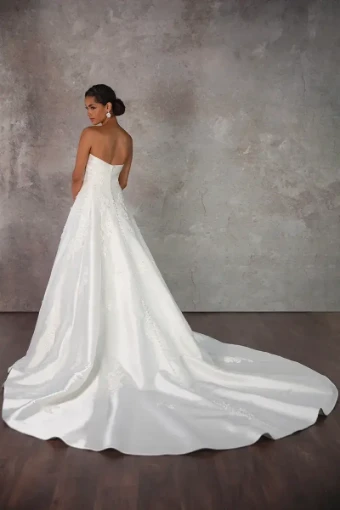 Essense of Australia Every Body Every Bride Isabella #4 thumbnail