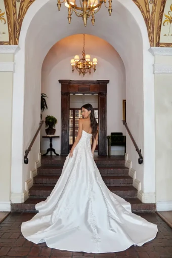 Essense of Australia Every Body Every Bride Isabella #5 thumbnail