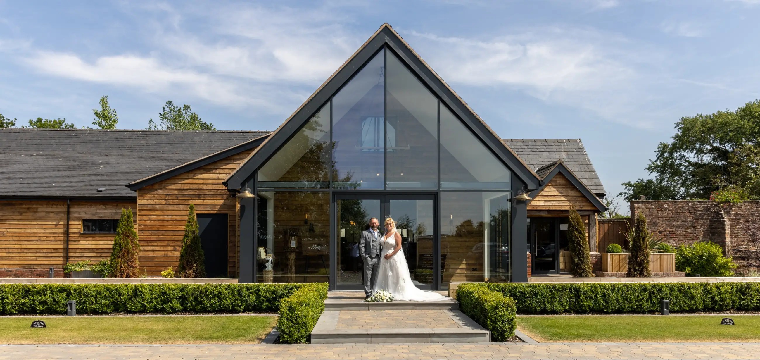 Samantha - A rustic June wedding!. Desktop Image