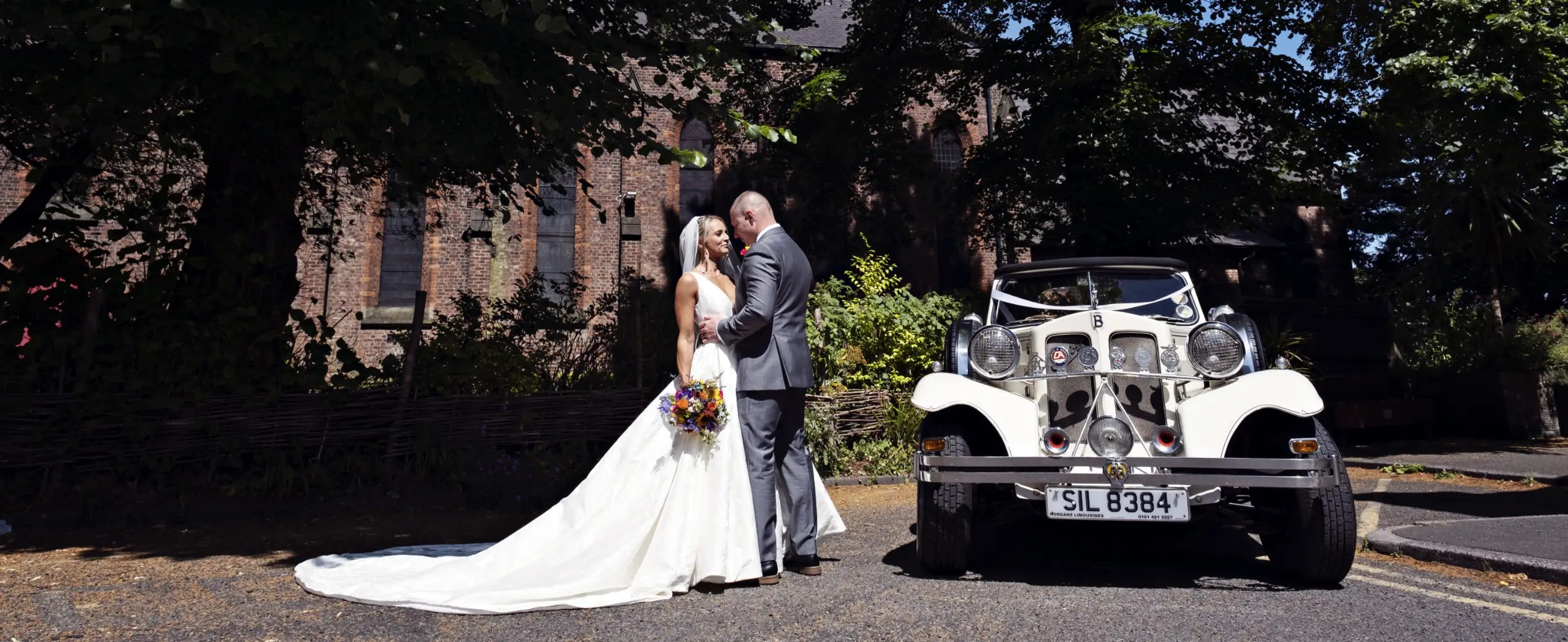 Joanne - An elegant, simple wedding!. Desktop Image