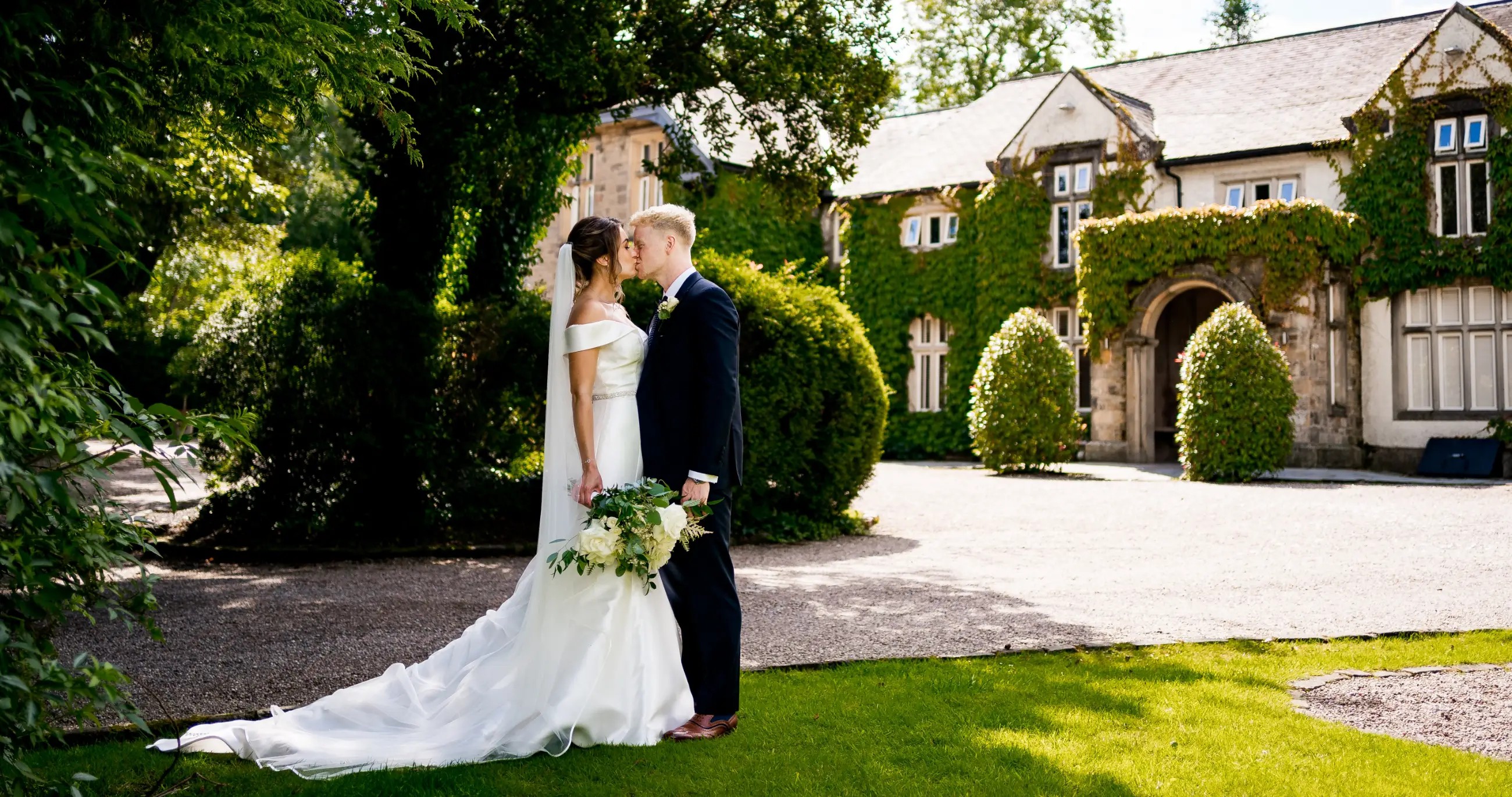 Elizabeth - A beautiful day at Mitton Hall!. Desktop Image