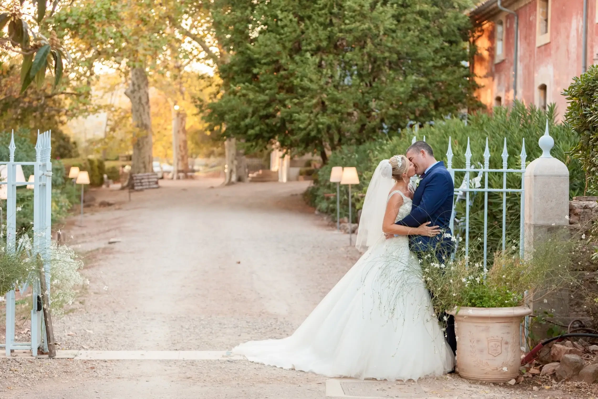 Jenny - A charming wedding in France. Mobile Image